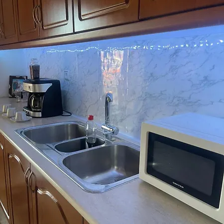 Bright Apartment, Spacious Near The Center Apartment